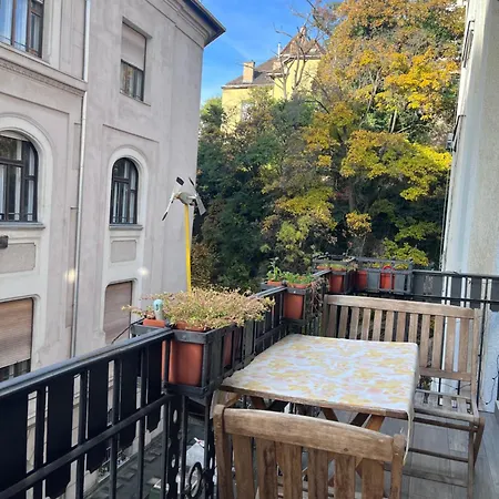Gellert Square Family - Premium In Buda Side's Cultural Center דירה