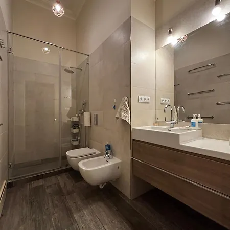Gellert Square Family - Premium In Buda Side's Cultural Center * Budapest