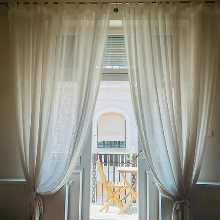 Gellert Square Family - Premium In Buda Side's Cultural Center *